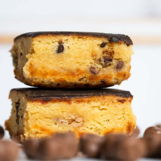 Delicious cookie dough blondies with chocolate chips, perfect snack with high protein content.